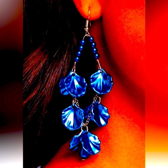 💙🐚💙 BEACH NIGHTS❗️“COASTAL CENTURY” BLUE PEARL SHELL EARRINGS❗️💙🐚💙 - Picture 2 of 4